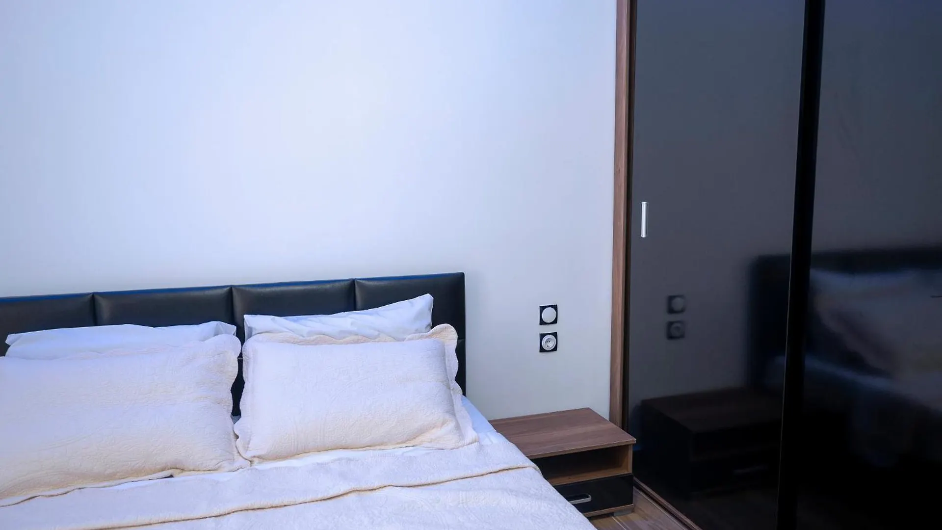 Thessaloniki Luxe Suite, Achilles' Private Getaway Apartment