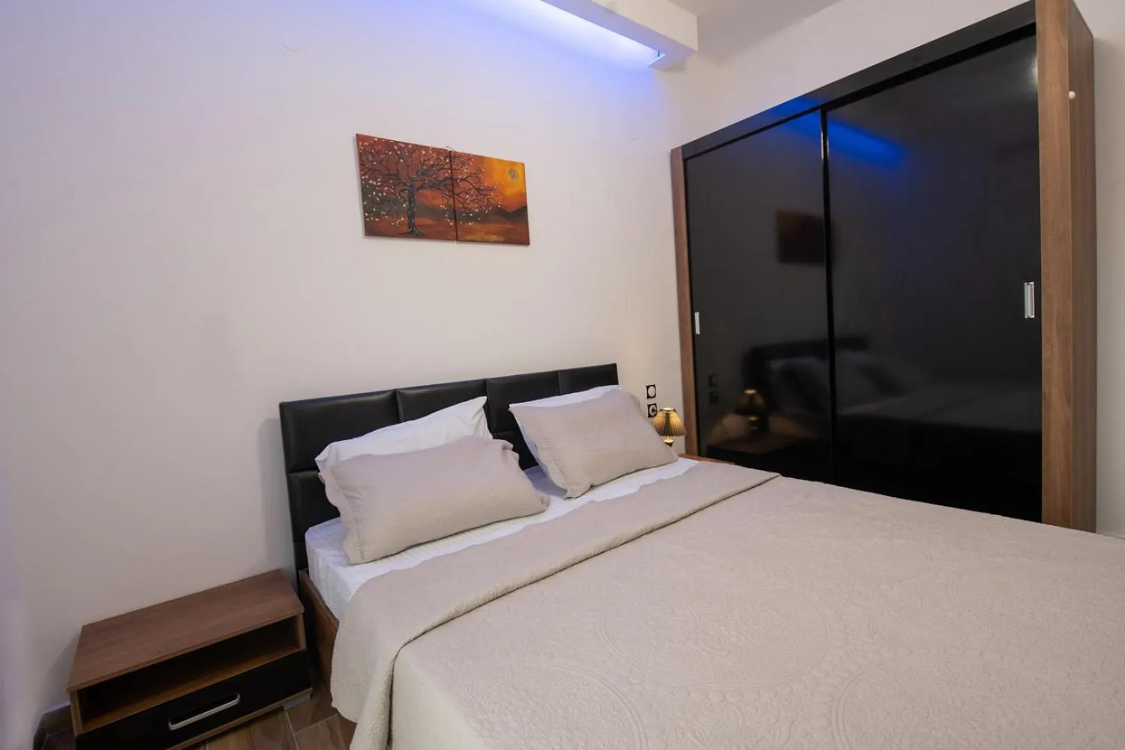 Thessaloniki Luxe Suite, Achilles' Private Getaway Apartment